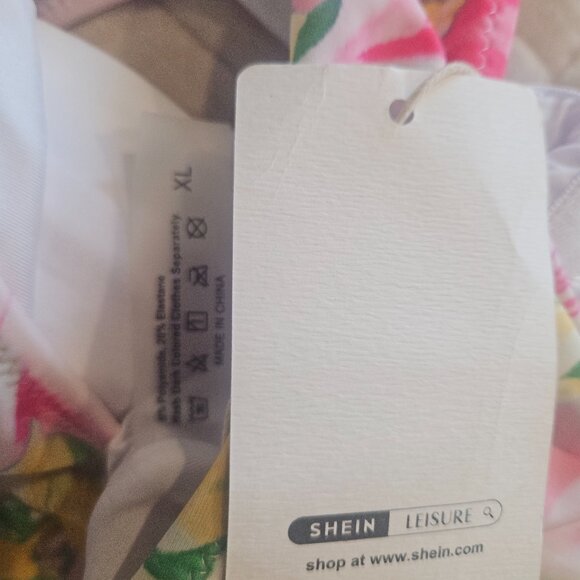 Swimsuit with cover skirt - Picture 2 of 5